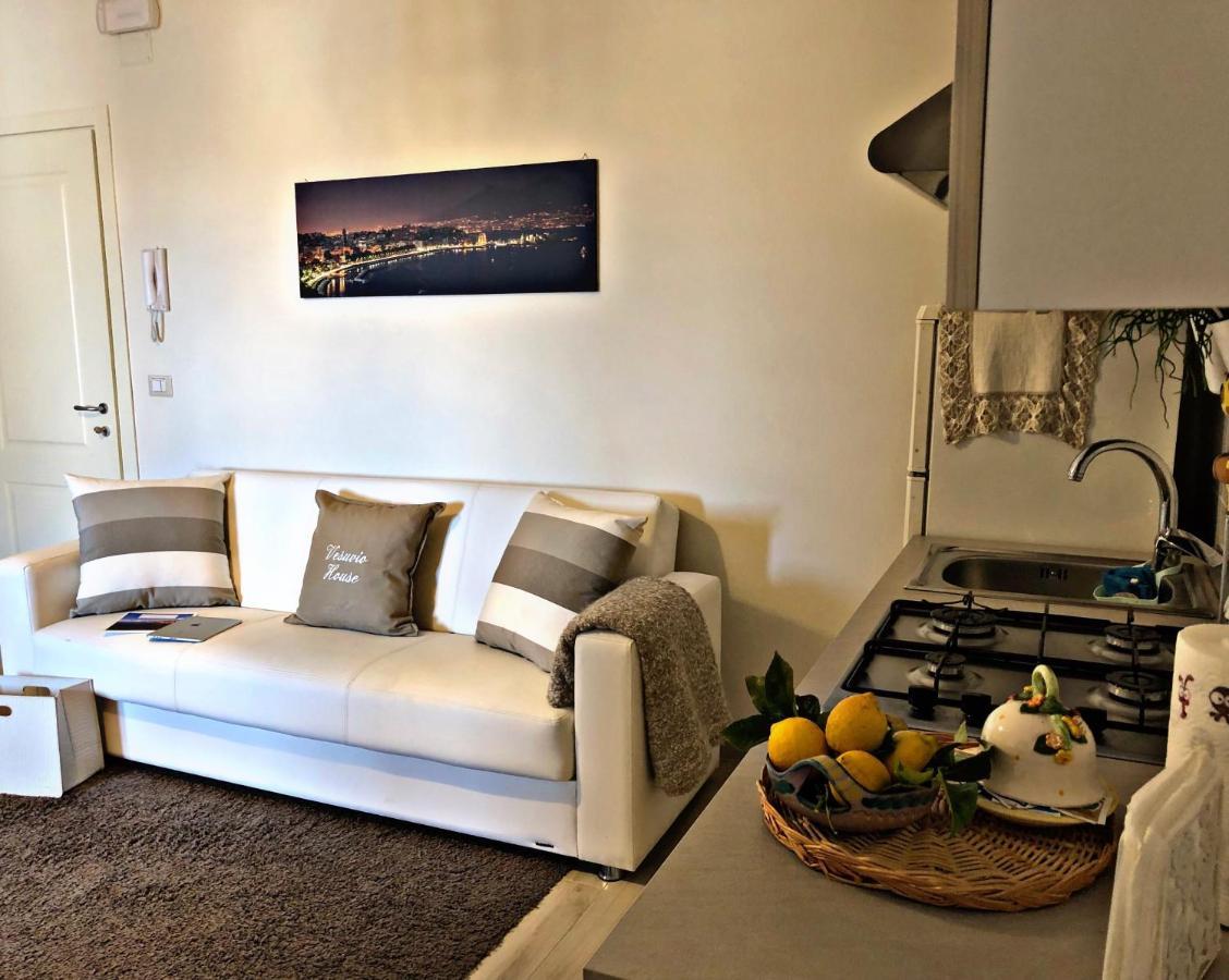 Vesuvio House Appartamento Indipendente E Centrale Сант'Аньєлло Екстер'єр фото
